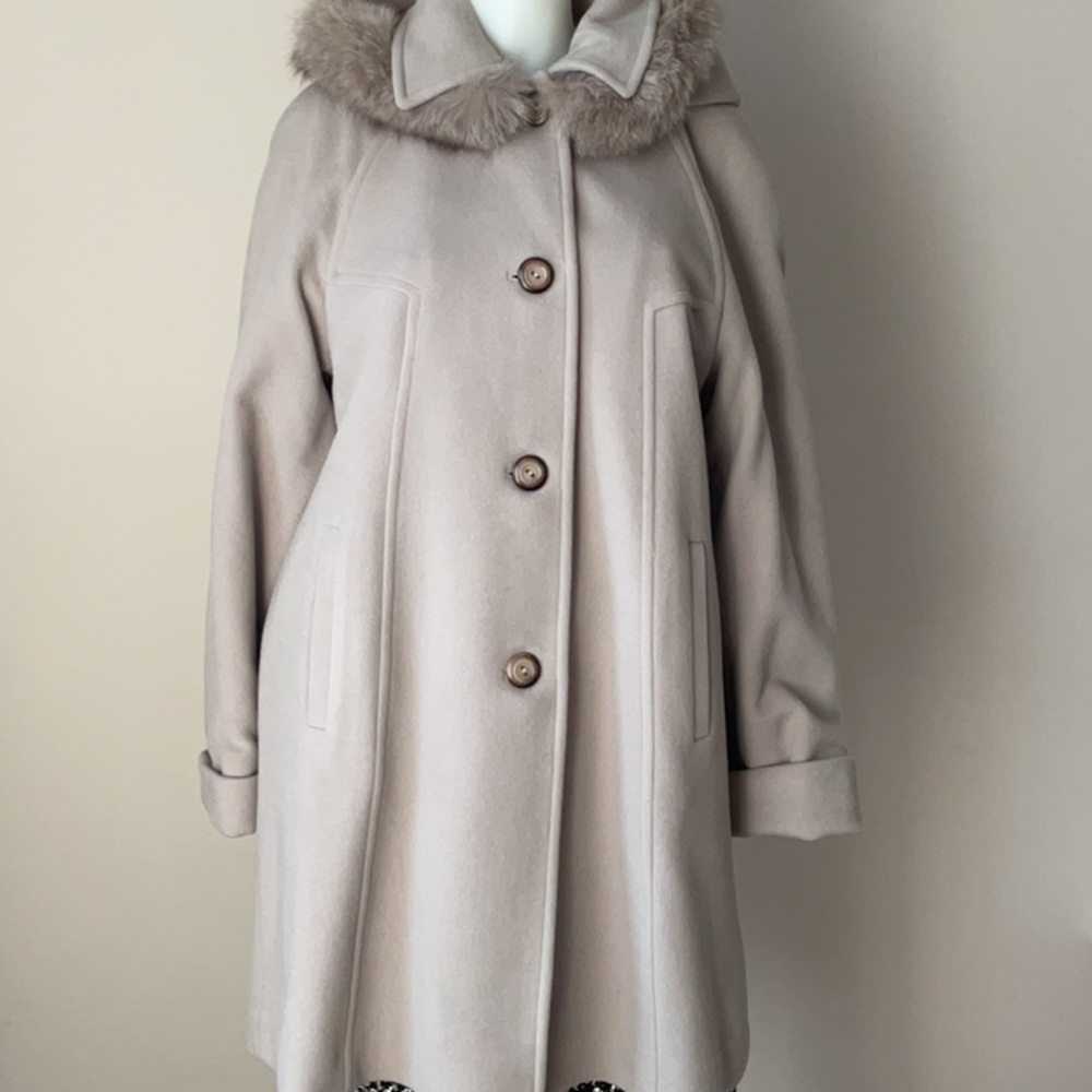 Peter Nygard Cream Coat with Faux Fur Collar